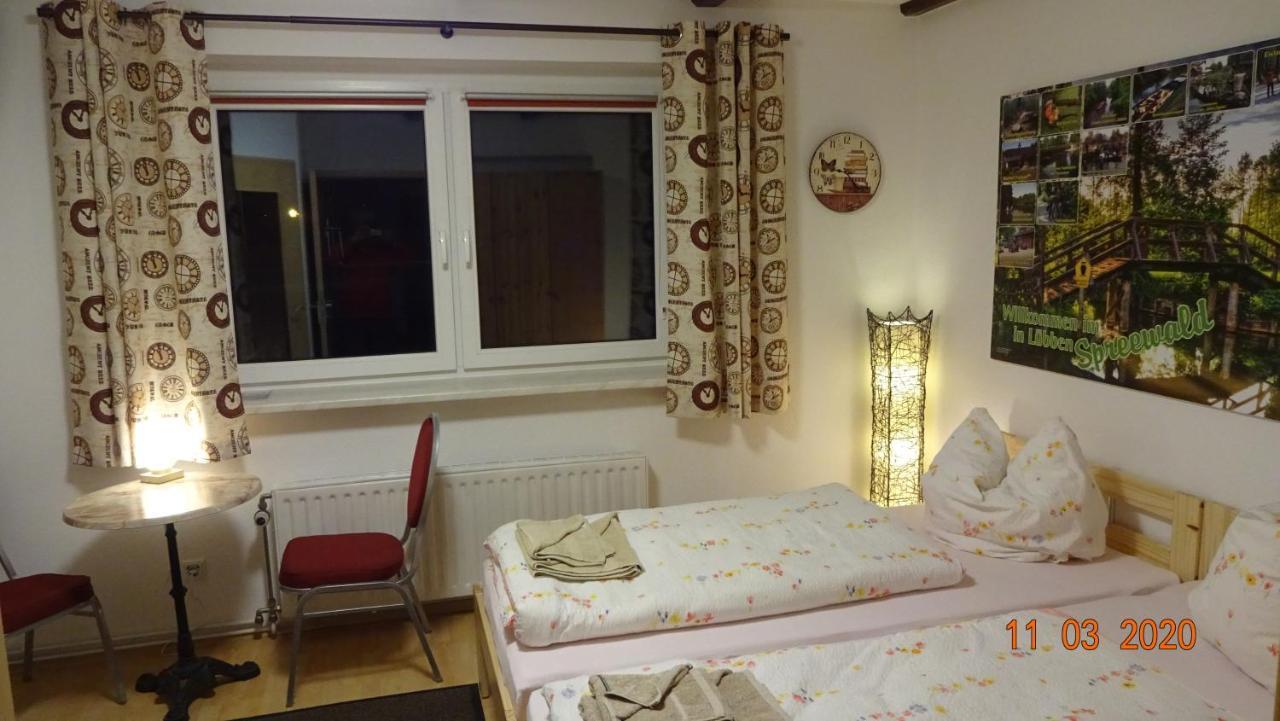 Doppel-/Zweibettzimmer mit Dusche